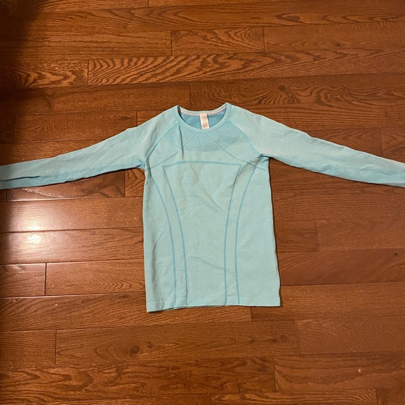 Ivivva shirt long sleeve with thumb holes - Picture 1 of 7